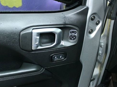 Used 2020 Jeep Wrangler Unlimited Sahara w/ Uconnect 4C Nav & Sound Group AWD/4WD image 12