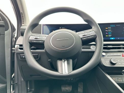 Certified 2025 Hyundai Tucson SE image 31