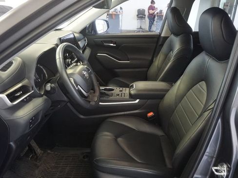 Used 2023 Toyota Highlander XLE AWD/4WD image 21