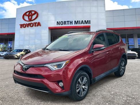 Used 2018 Toyota RAV4 XLE image 2