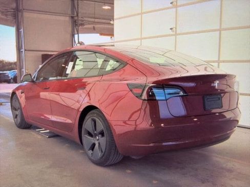 Used 2021 Tesla Model 3 Standard Range image 3