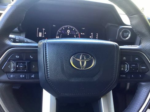 Used 2025 Toyota 4Runner SR5 AWD/4WD image 21