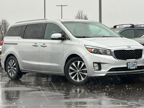 Used 2018 Kia Sedona SX image 2