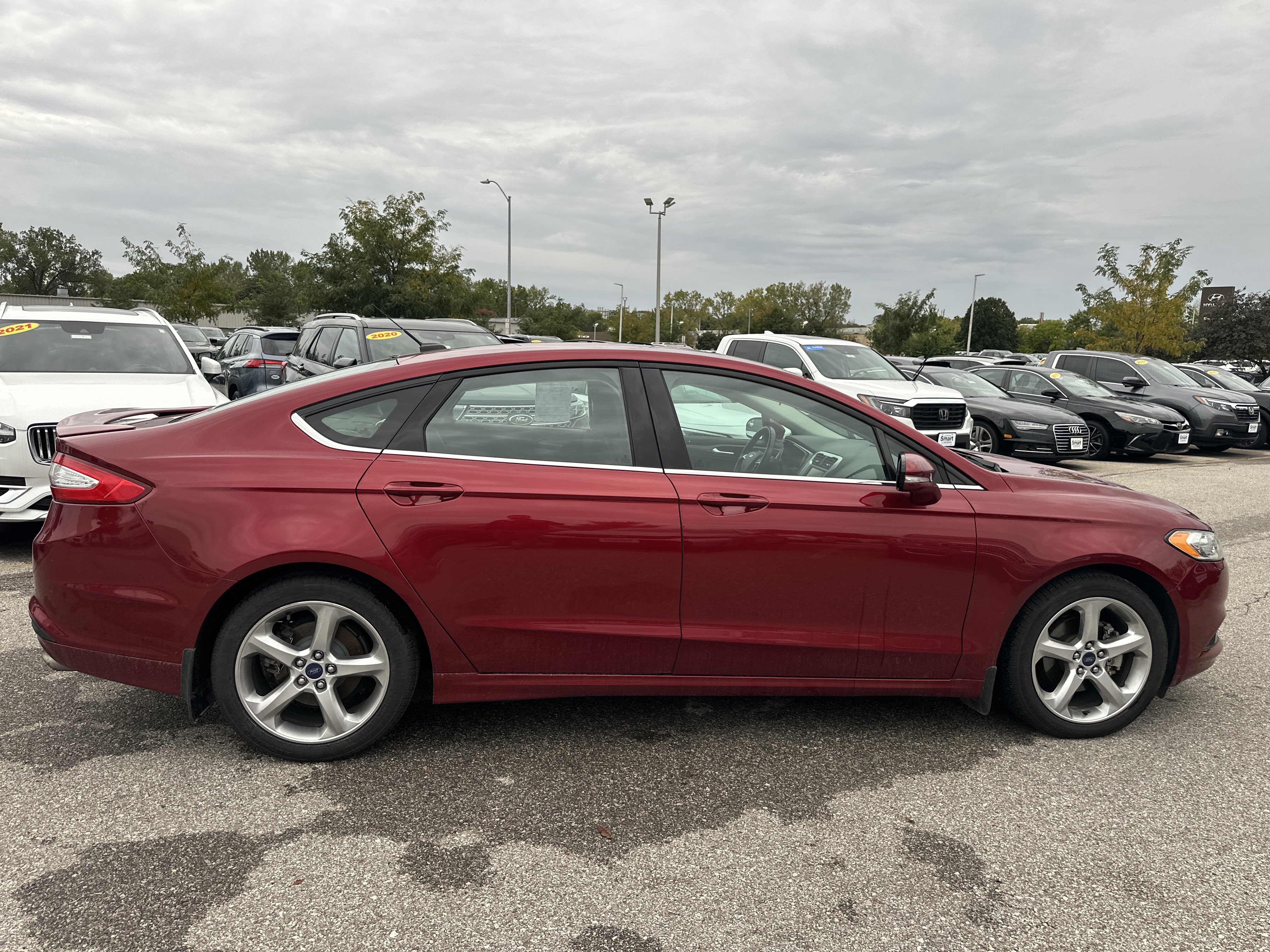 Used 2016 Ford Fusion SE FWD image 3