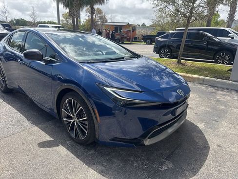 Used 2023 Toyota Prius XLE image 7