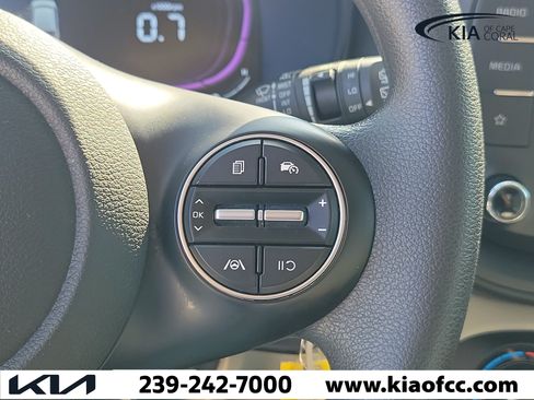 Certified 2025 Kia Soul LX w/ LX Technology Package FWD image 23