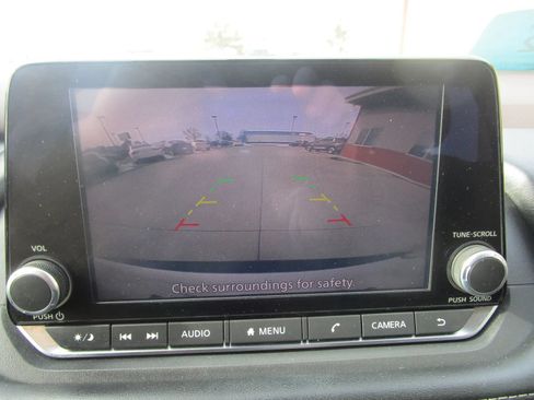 Used 2022 Nissan Rogue SV AWD/4WD image 16
