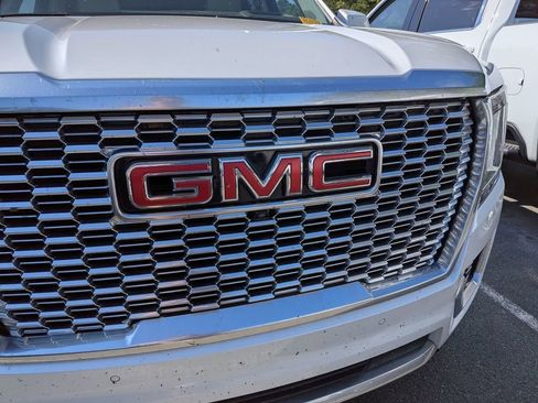 Used 2023 GMC Yukon Denali AWD/4WD image 15