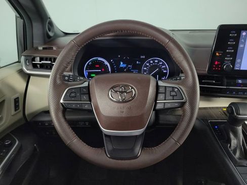 Used 2023 Toyota Sienna Platinum image 24