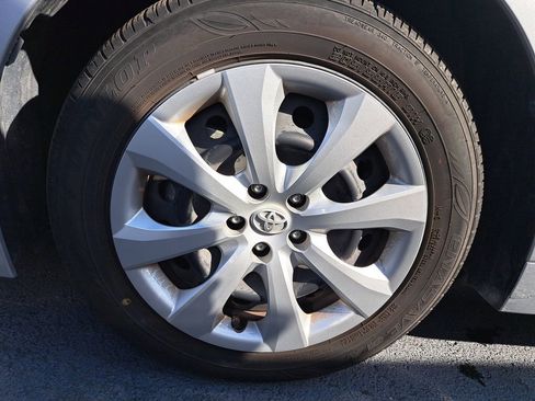 Used 2020 Toyota Corolla LE image 3