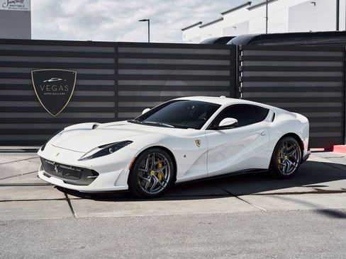 Used 2019 Ferrari 812 Superfast image 5