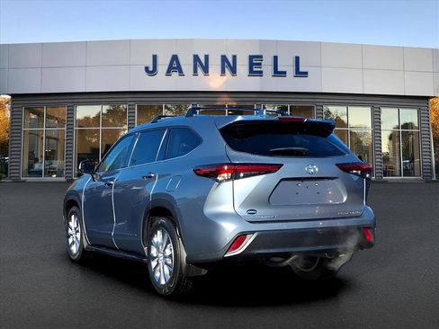 Used 2022 Toyota Highlander Limited image 6