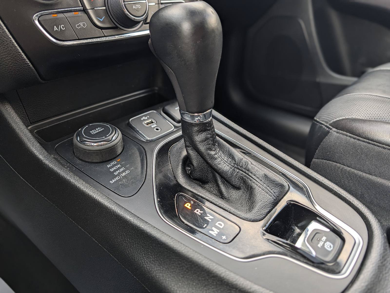 Used 2022 Jeep Cherokee Limited AWD/4WD image 28