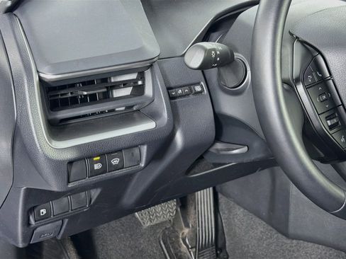 Used 2025 Toyota Prius FWD image 17