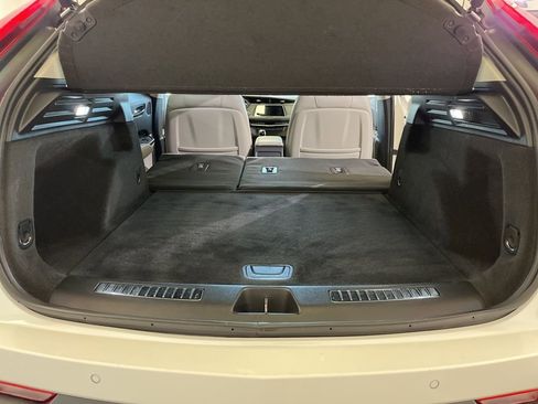 Used 2023 Cadillac XT4 Premium Luxury image 16