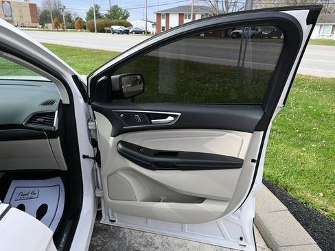 Used 2019 Ford Edge Titanium w/ Equipment Group 301A image 18