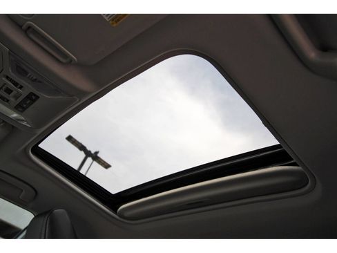 Used 2021 Toyota RAV4 XLE Premium AWD/4WD image 30