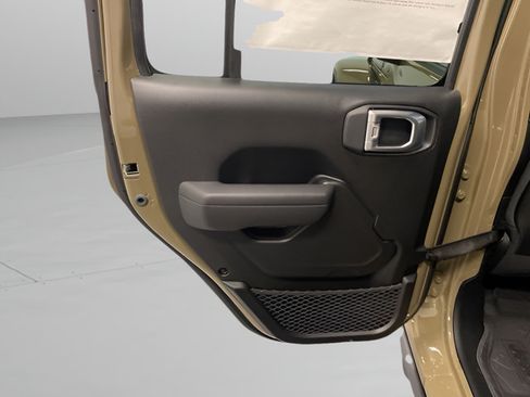 Used 2026 Jeep Gladiator Rubicon AWD/4WD image 19