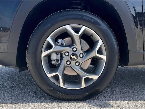 Used 2025 Chevrolet Trax LT FWD image 34