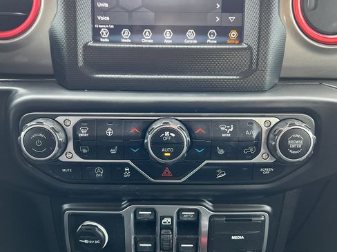 Used 2018 Jeep Wrangler Unlimited Sahara w/ Cold Weather Group image 27