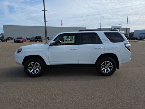 Used 2021 Toyota 4Runner TRD Off-Road image 5