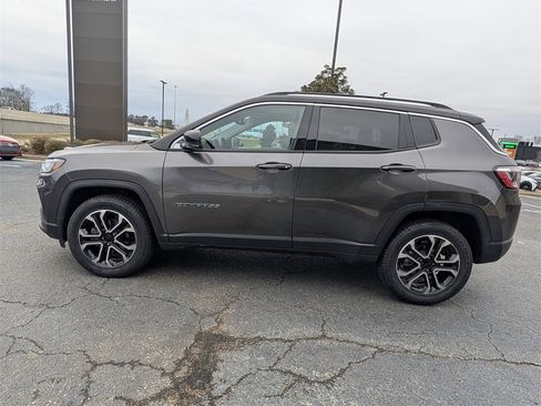 Used 2022 Jeep Compass Limited image 7