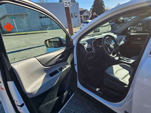 Used 2018 Chevrolet Equinox Premier image 19