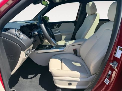 Certified 2026 Mercedes-Benz GLB 250 4MATIC image 11