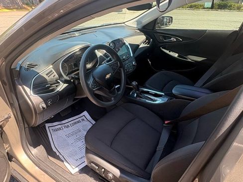 Used 2020 Chevrolet Malibu LT FWD image 16