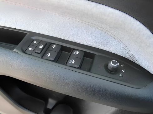 Used 2022 Jeep Compass Latitude AWD/4WD image 19