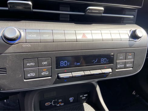 Used 2025 Hyundai Kona SEL AWD/4WD image 25