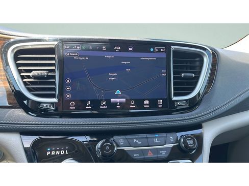 Used 2023 Chrysler Pacifica Limited FWD image 14