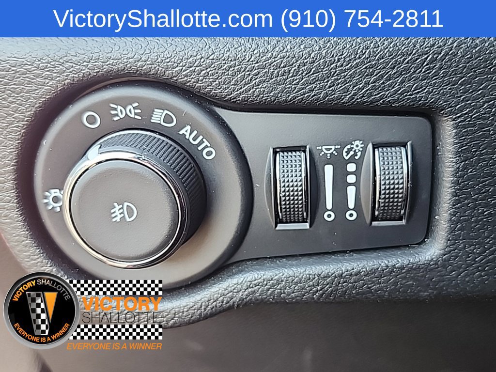 Used 2025 Chrysler Pacifica Limited FWD image 17