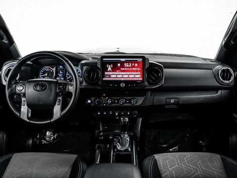 Used 2020 Toyota Tacoma TRD Sport w/ Technology Package AWD/4WD image 19