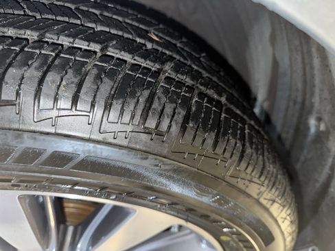 Used 2020 Toyota Sienna Limited image 11