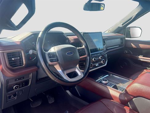 Used 2023 Ford Expedition Limited image 10