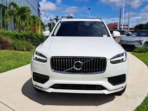 Used 2020 Volvo XC90 T5 Momentum image 2