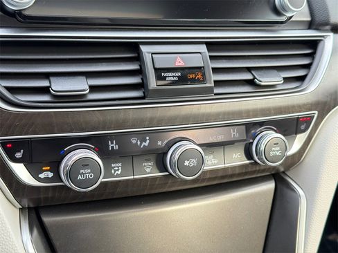 Used 2018 Honda Accord EX image 26