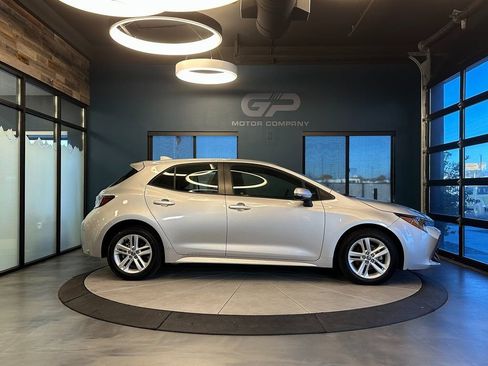 Used 2019 Toyota Corolla SE image 2