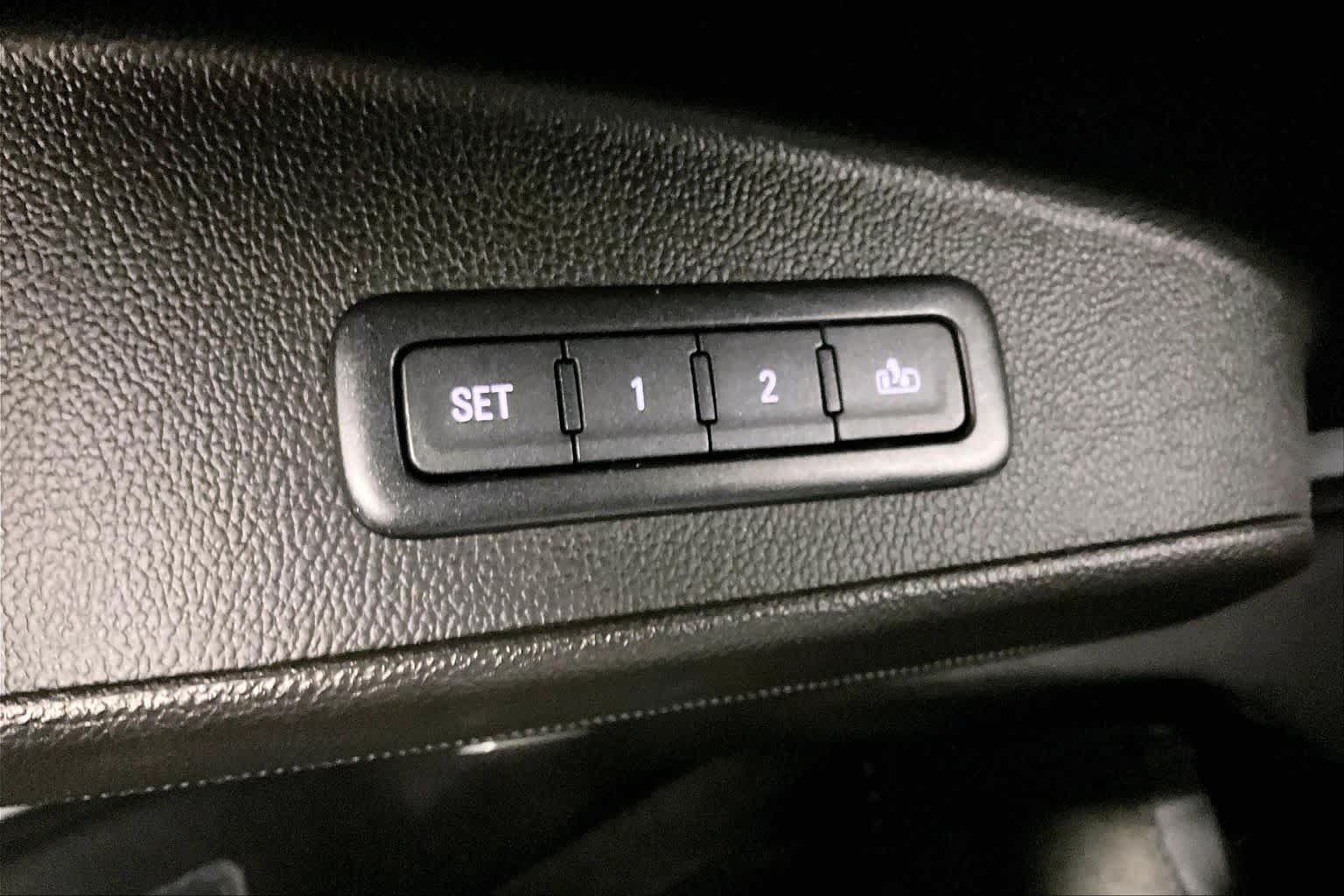 Used 2018 GMC Yukon XL SLT w/ Premium Edition RWD image 32