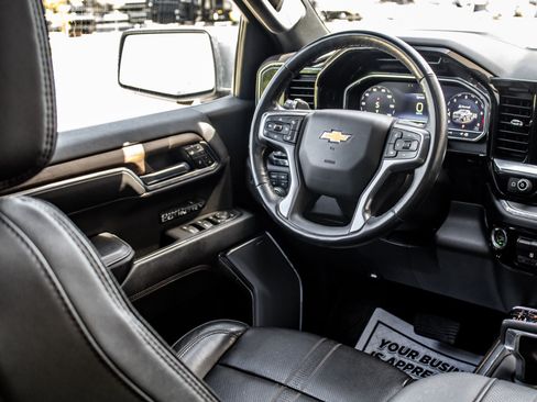 Used 2024 Chevrolet Silverado 1500 High Country w/ High Country Premium Package AWD/4WD image 46