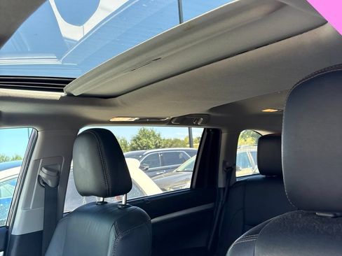 Used 2019 Toyota Highlander XLE FWD image 17