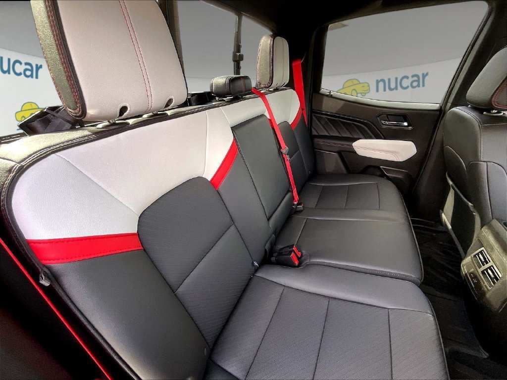 Used 2025 GMC Canyon AT4 w/ AT4X Package AWD/4WD image 15