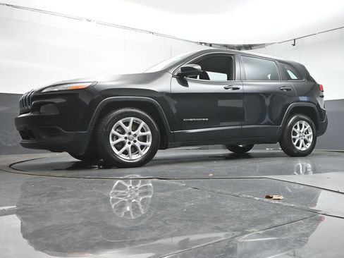 Used 2014 Jeep Cherokee Sport FWD image 32