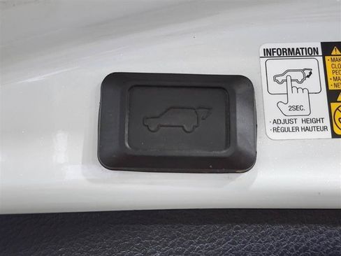 Used 2013 Toyota RAV4 Limited AWD/4WD image 40