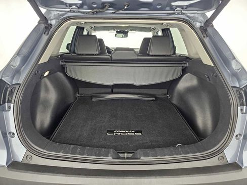 Used 2024 Toyota Corolla Cross XLE w/ Convenience Package image 28