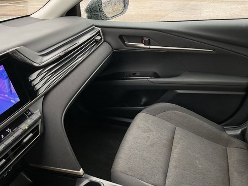 Used 2025 Toyota Camry LE image 36