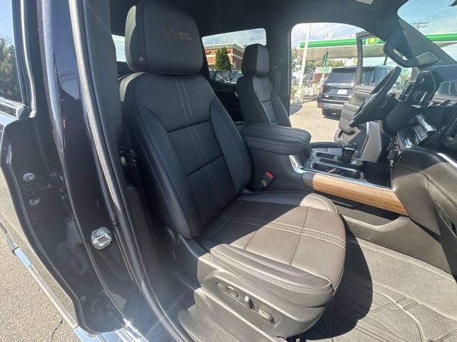 Used 2024 Chevrolet Silverado 1500 High Country w/ Technology Package AWD/4WD image 27