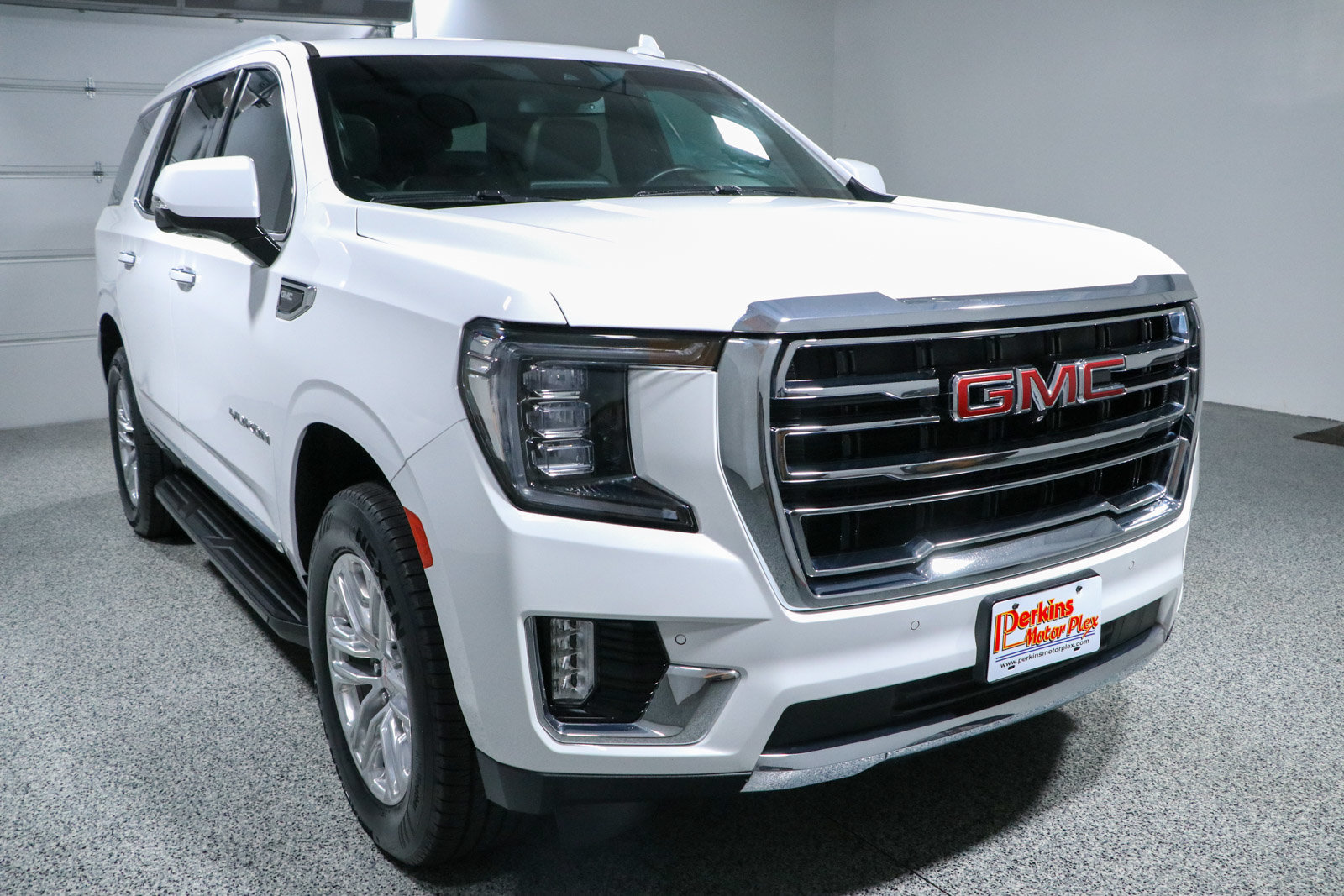 Used 2023 GMC Yukon SLT w/ SLT Premium Package AWD/4WD image 5