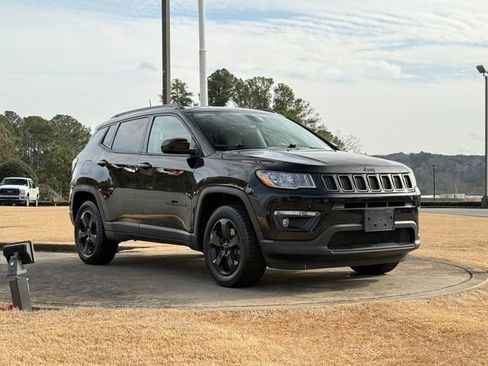 Used 2019 Jeep Compass Latitude w/ Cold Weather Group image 1